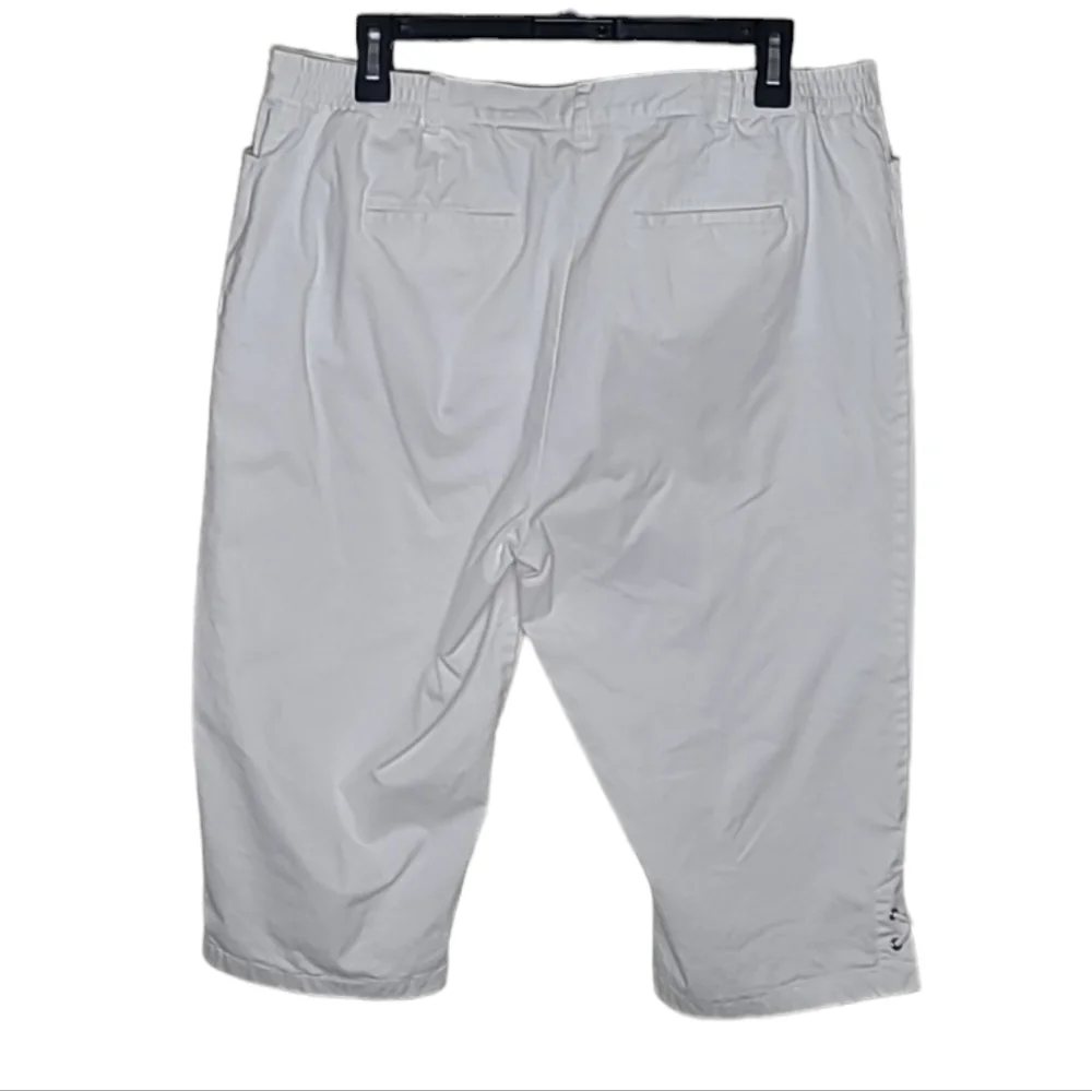 Ruby Rd. White Capris - Picture 2 of 9
